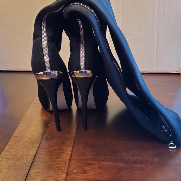 Luichiny Zipper Back High Heel Boots - Picture 9 of 9